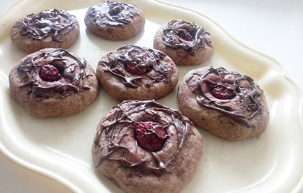 шоколадное печенье с вишней